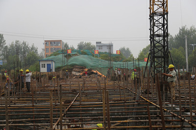 聚焦重点项目 共促提质增效——全市“百城建设提质工程”第二观摩组深入我县观摩点评建设工程施工